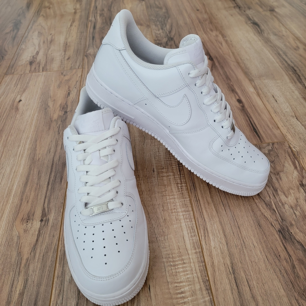 MENS Nike Air Force 1 '07 Size 11.5